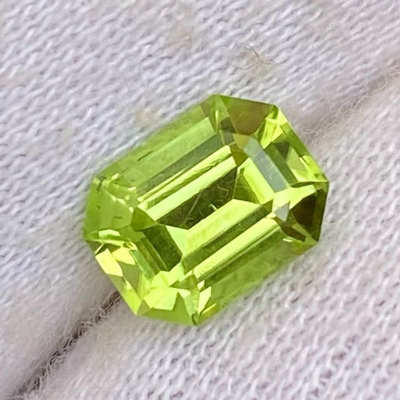 MantraMani Peridot Loose Gemstone – Authentic, Lab Certified | India - Angle 2