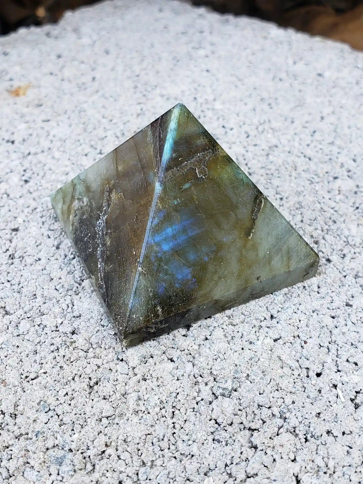 Labradorite Pyramid | MantraMani