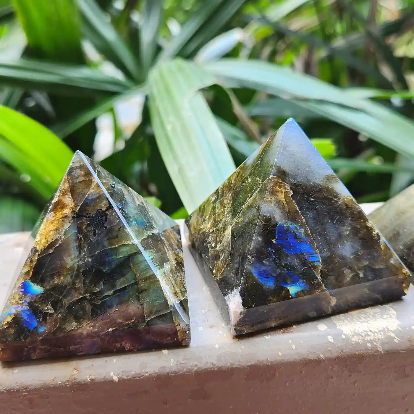 Labradorite Pyramid | MantraMani