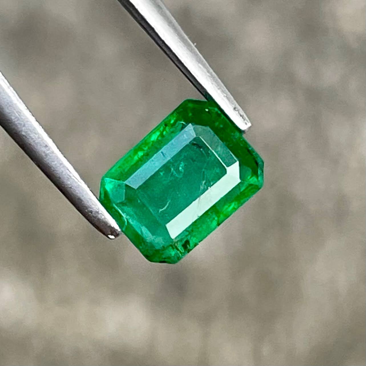 MantraMani Emerald Loose Gemstone – Authentic, Lab Certified | India - Angle 3
