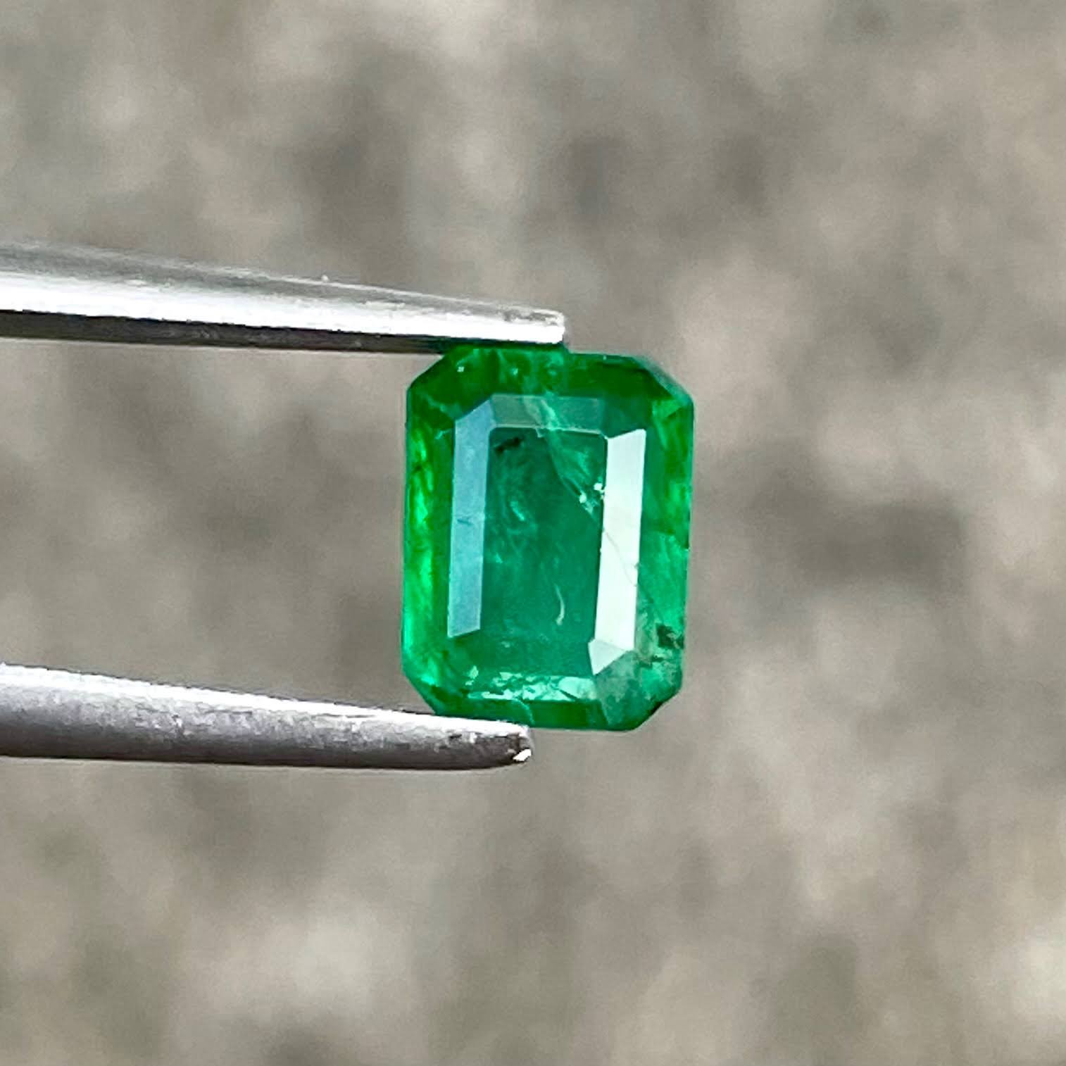 MantraMani Emerald Loose Gemstone – Authentic, Lab Certified | India - Angle 5