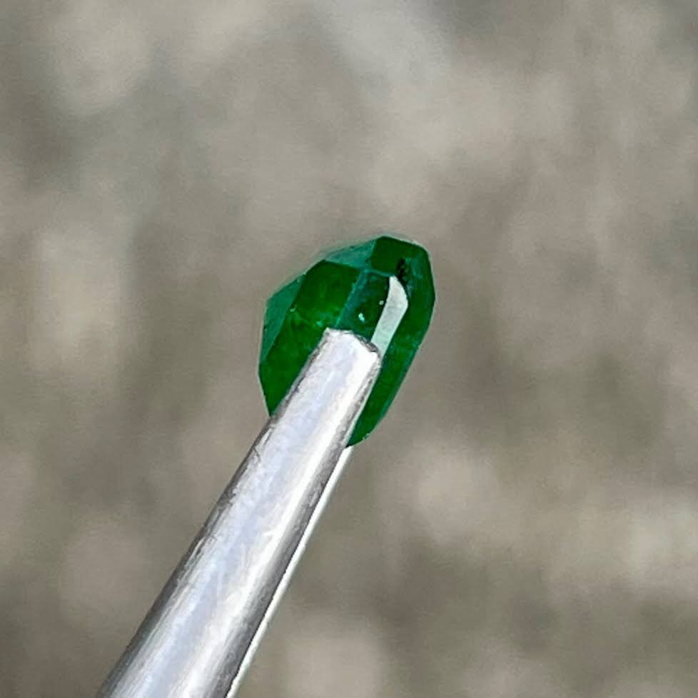 MantraMani Emerald Loose Gemstone – Authentic, Lab Certified | India - Angle 6