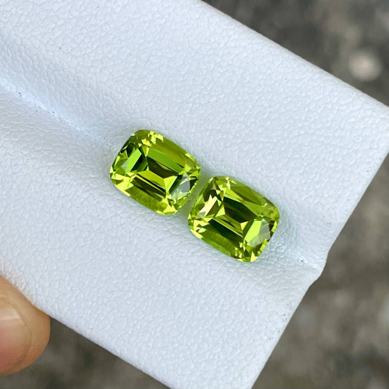 MantraMani 3.85 Carat Green Peridot Cushion Cut Natural Loose Gemstone