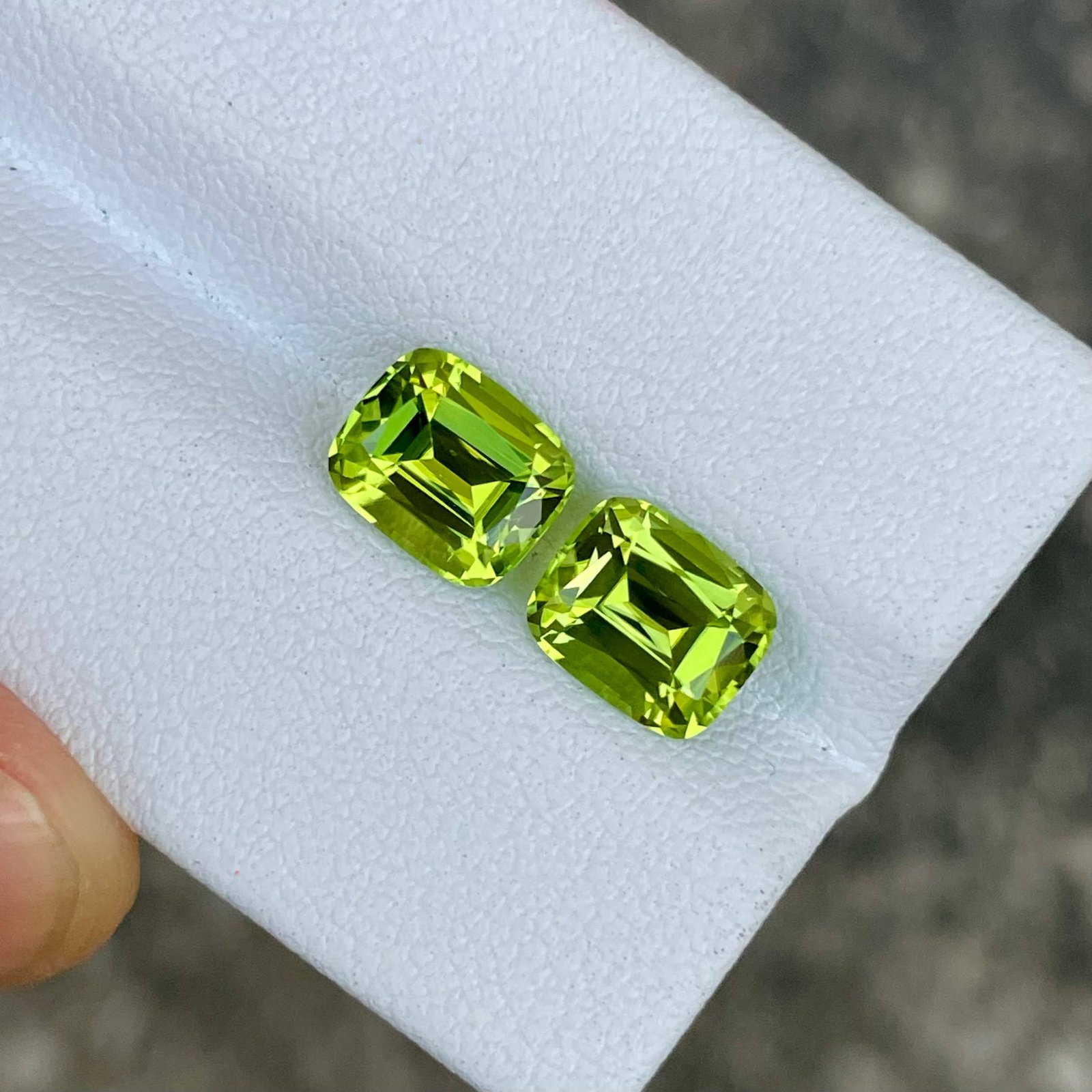MantraMani Peridot Loose Gemstone – Authentic, Lab Certified | India - Angle 5