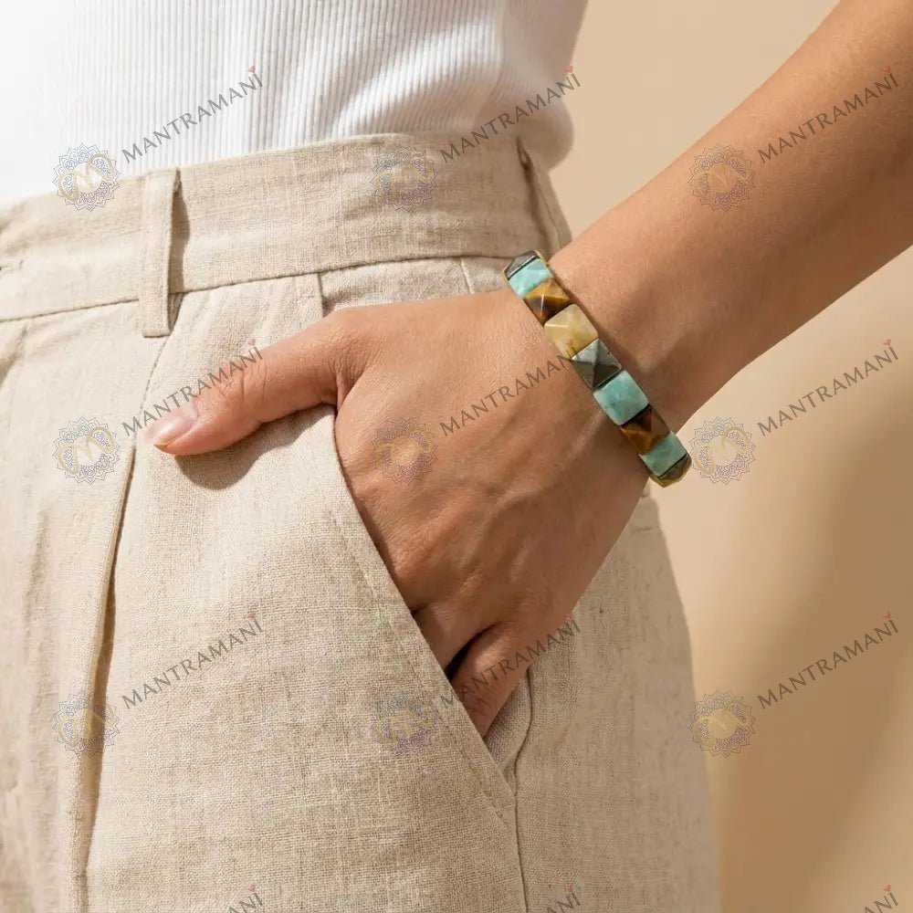 Dhan Vriddhi Cubical Money Magnet Bracelet – Wealth | MantraMani