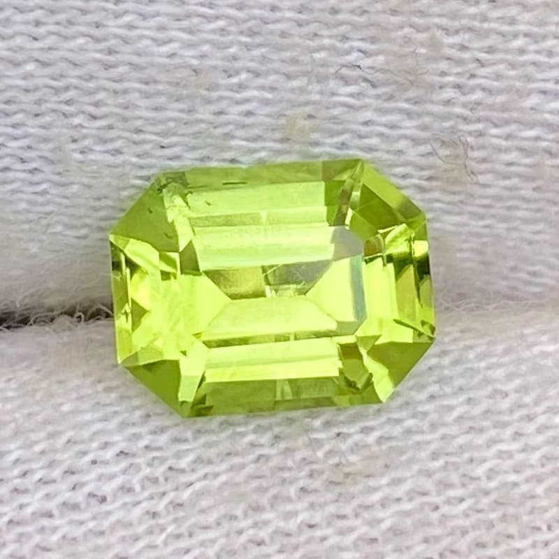 MantraMani 1.6 Carat Mint Green Peridot Natural Loose Gemstone