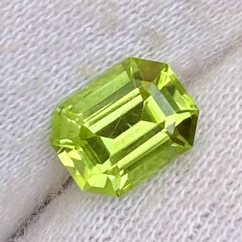 MantraMani 1.6 Carat Mint Green Peridot Natural Loose Gemstone