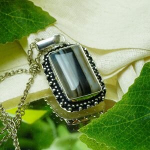 MantraMani Sulemani Hakik Crystal Pendant - Natural Agate Pendant for Protection, Grounding & Spiritual Wellness