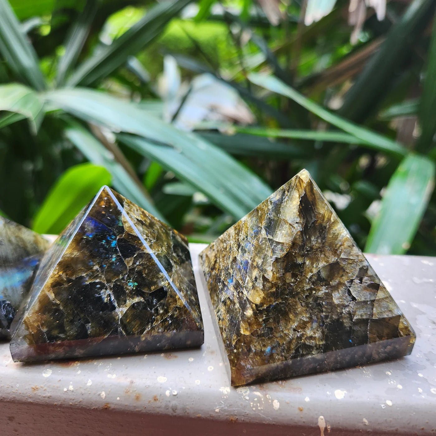 MantraMani Labradorite Pyramid – Protection, Intuition & Spiritual Growth Crystal